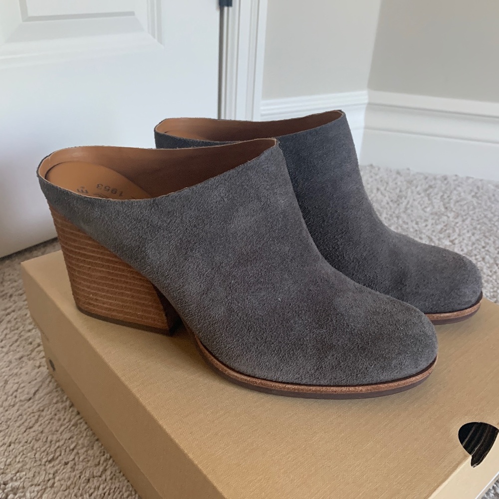 Suede heeled mule (Challis)
